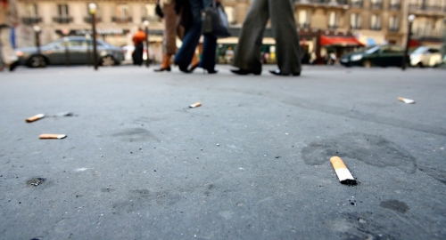 تعرف على قيمة غرامة إلقاء عقب السيجارة في باريس