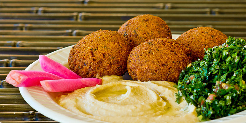 إليك وصفة أشهر الأطعمة في العالم العربي الفلافل