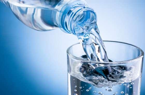 هل مياه الصنبور أفضل من المياه المعدنية 