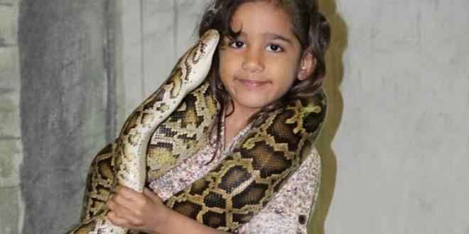 الطفلة السعودية هداية أصغر مروضة للأفاعي 