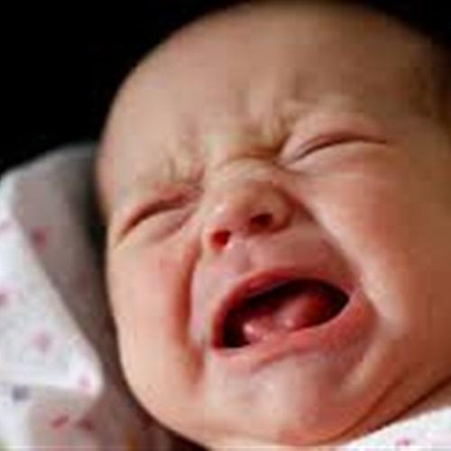 3 أسباب تؤدي لبكاء طفلك الرضيع دون توقف