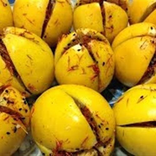بالفيديو طريقة عمل الليمون المخلل بالعصفر
