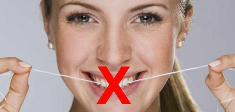 هل ينبغي عليك التخلي عن خيط تنظيف الأسنان 