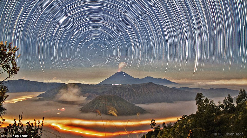 29C5AF8E00000578-3131264-Powerful_Star_Trails_over_Bromo_pictured_by_Hui_Chieh_Teoh_of_Ma-a-45_1434709662390