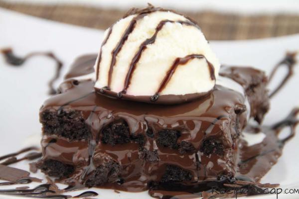chocolate-brownie-with-vanilla-icecream