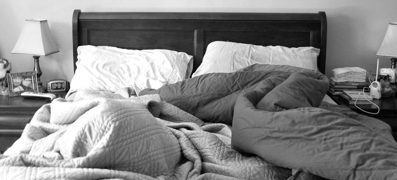 علماء يحذرون من ترتيب السرير بعد الاستيقاظ من النوم 