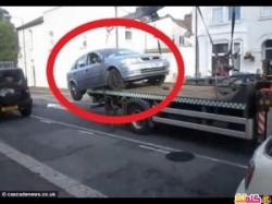 سواق يهرب من سحب سيارته في لندن فيديو