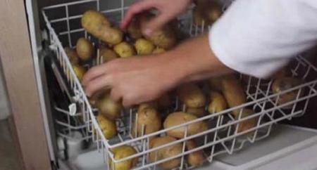 هل سبق لكم أن وضعتم البطاطس في غسّالة الصحون؟