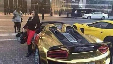 بالصور الإمارات تهدي الراقصة صافيناز سيارة مطلية بالذهب