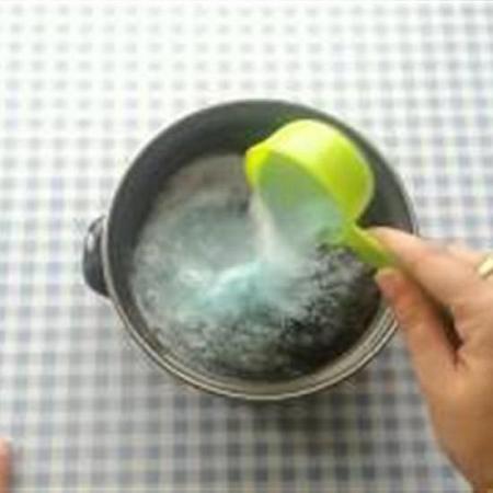 بالفيديو تعلمي طريقة صنع معطر للحمام في المنزل قبل العيد !