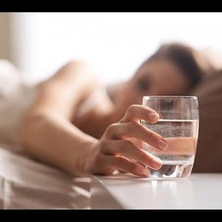 4 فوائد صحية لشرب الماء قبل النوم