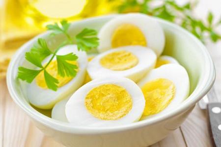 هل يسبب البيض إرتفاع الكولسترول ؟