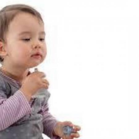 4 طرق تحمي طفلك من مخاطر العطر