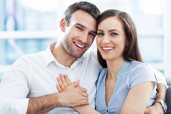 4 أخطاء تفسد قبلاتك لزوجك