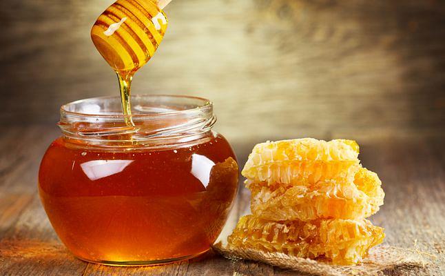 هذه هي أبرز فوائد العسل على السرة!
