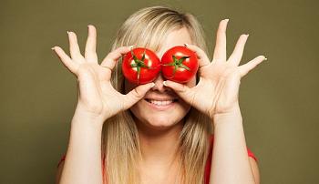 منها الطماطم والبطاطس 7 أطعمة تناولها بكثرة يحولها لوجبات سامة