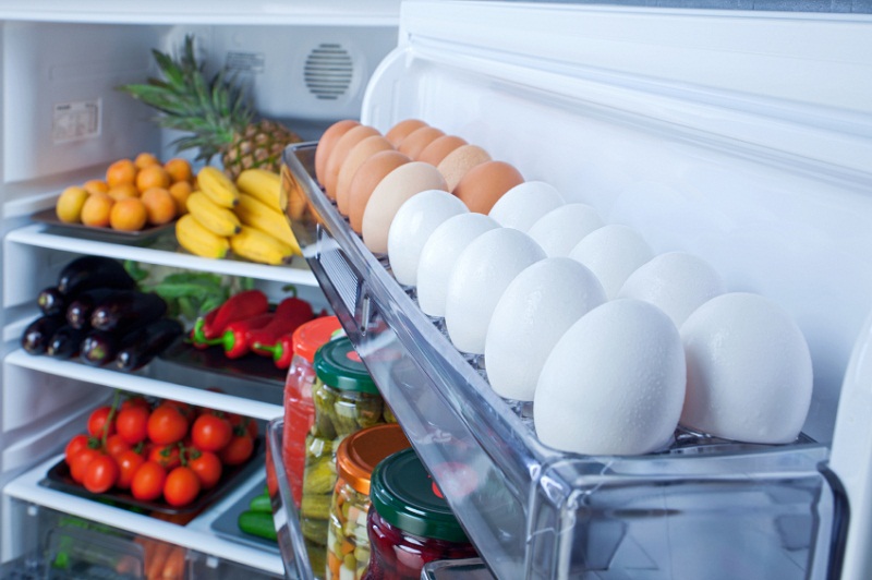 ليش لازم نحفظ البيض خارج الثلاجة؟