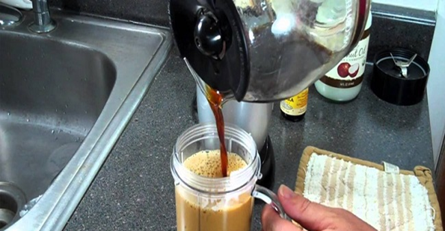 ما الفائدة من إضافة زيت جوز الهند إلى قهوتك؟