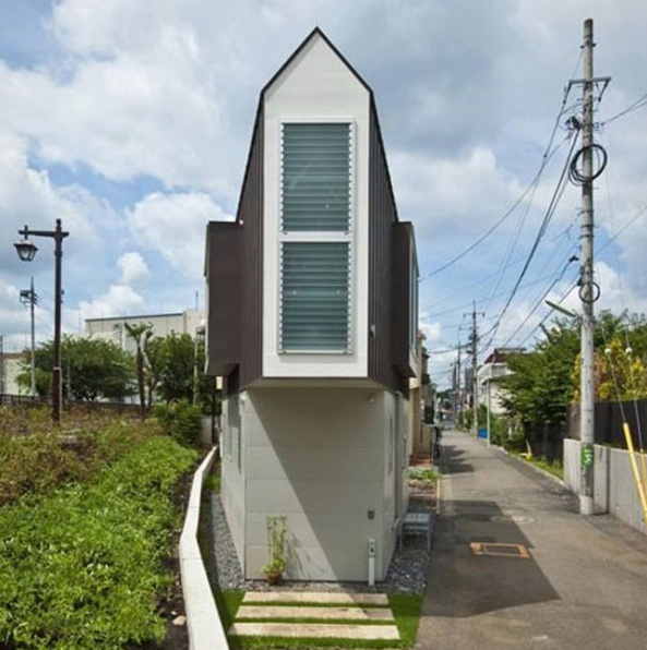 منزل صغير مثلث الشكل