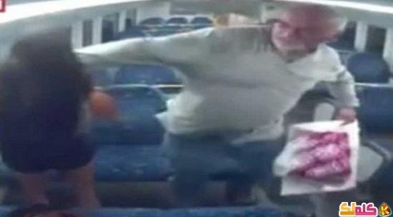 بالفيديو استرالى يضرب مختلة عقليا ويغتصبها فى القطار