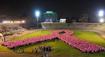 سعوديات يدخلن موسوعة جينيس بأكبر شعار ضد سرطان الثدي