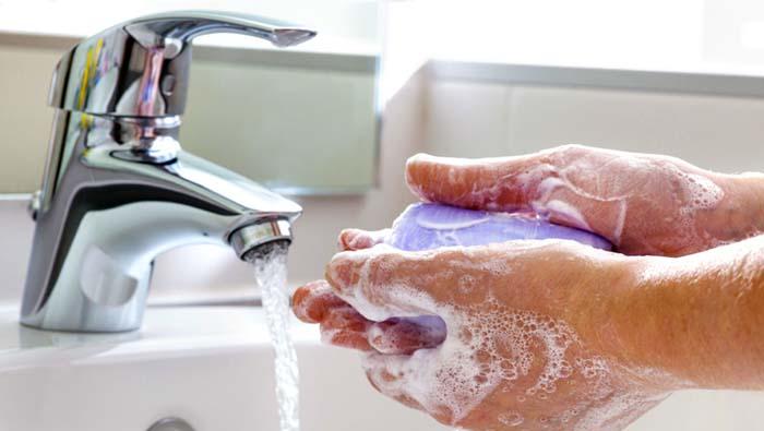 دراسة بريطانية احرصوا على غسل اليدين قبل اتخاذ قرار مهم بالحياة