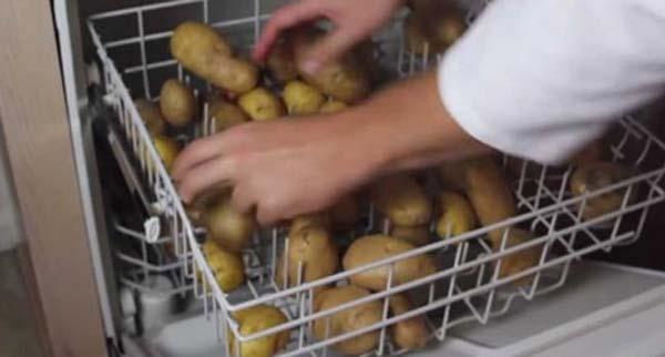 هل سبق لكم أن وضعتم البطاطس في غسّالة الصحون 