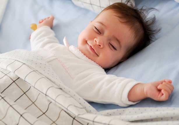 بالفيديو المناديل الوسيلة السحرية لينام طفلك