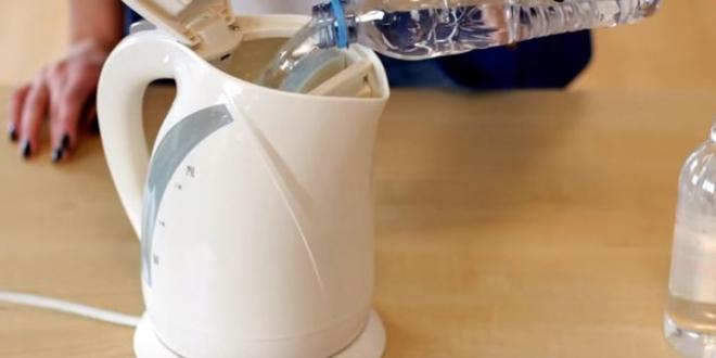 بالفيديو, طريقة سهلة لتنظيف غلاية الماء الكهربائية من الكلس