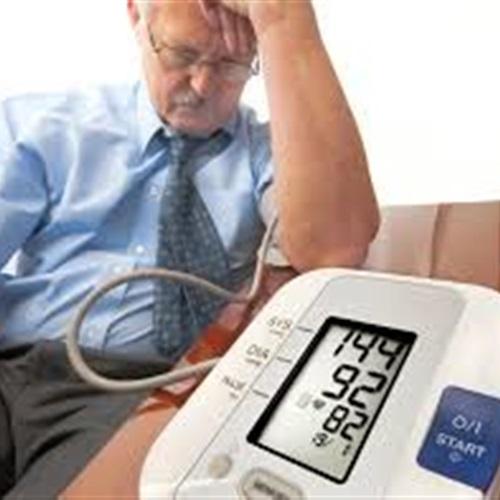 6 نصائح تساعد مريض ضغط الدم المرتفع مواجهة الموجة الحارة