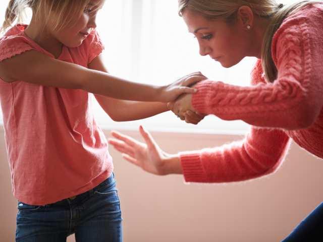 دراسة ضخمة تظهر تأثير صفع الأطفال على مؤخرتهم على نفسيتهم وحياتهم