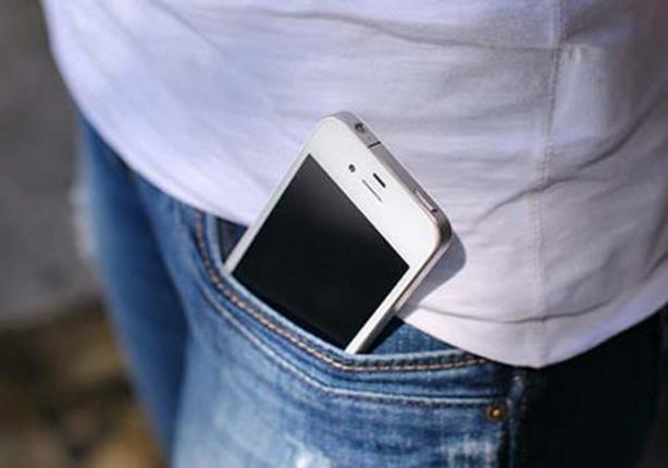 للرجل احذر من وضع هاتفك في جيب البنطلون الأمامي خطر جداً 