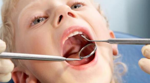متى تصطحب طفلك إلى طبيب الأسنان لأول مرة 
