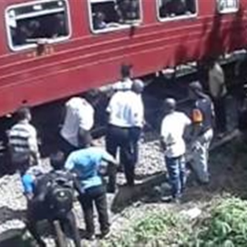 بالفيديو لقطات مروعة للحظة انتحار شاب بإلقاء نفسه أمام القطار