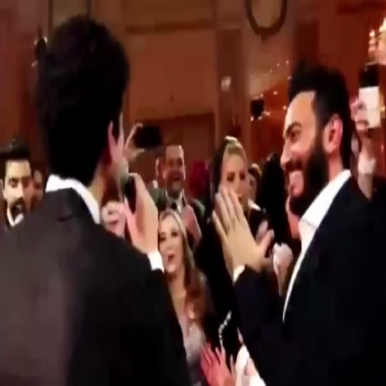 فيديو تامر حسني يكشف عن موهبة نجل مصطفى قمر 