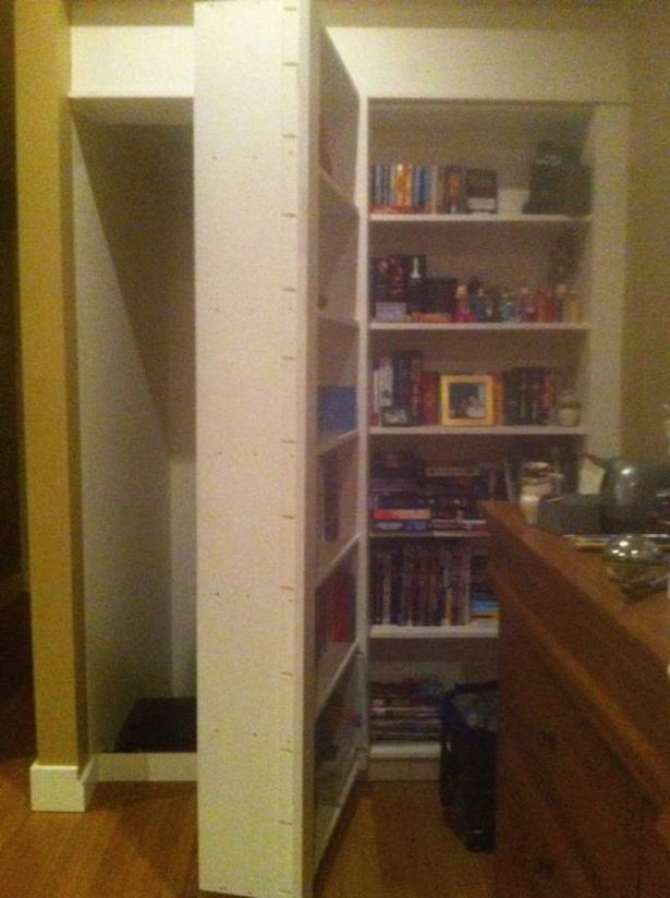 Living-behind-a-bookcase