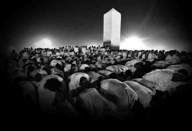 Muslim-pilgrims-pray-at-Mount-Arafat-near-the-Saudi-holy-city-of-Mecca-