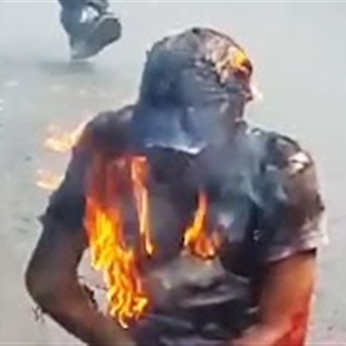 بالفيديو لحظة إشعال النيران في حرامي سرق أتوبيسا 