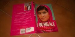 أنا ملالا الكتاب الممنوع في باكستان واحتفى به العالم بأكمله