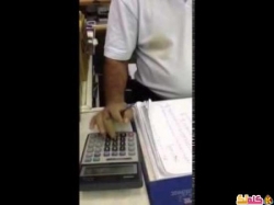 هندي صاحب أسرع يد في استخدام الحاسبة فيديو