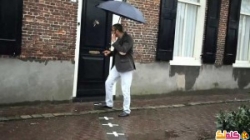 بيت غريب نصفه في هولندا ونصفه الثاني في بلجيكا فيديو