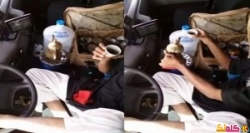 بالفيديو متهور يقود السيارة بقدمه لانشغال يداه فى عمل القهوة