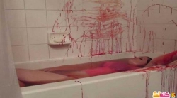 بالفيديو فتاة تؤدب صديقها بـمقلب الانتحار فى الحمام