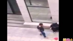 فيديو رجل يضرب زوجته ويلقى بها فى الشارع على طريقة مصارعة المحترفين