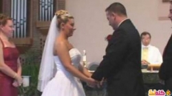 فيديو رجل يخلع سرواله في حفل زفاف ويحول الفرح إلى نوبة ضحك