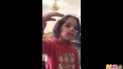 طفلة مصرية وطريقة خيالية لوضع الروج 