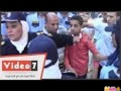 عقيد شرطة نسائية تلقن متحرش علقه ساخنة 