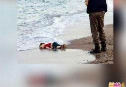 بالفيديو طفل سورى جرفته مياه البحر فوصل جثة هامدة لتركيا