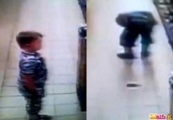 طفل يقضى حاجته فى ممر سوبر ماركت بروسيا