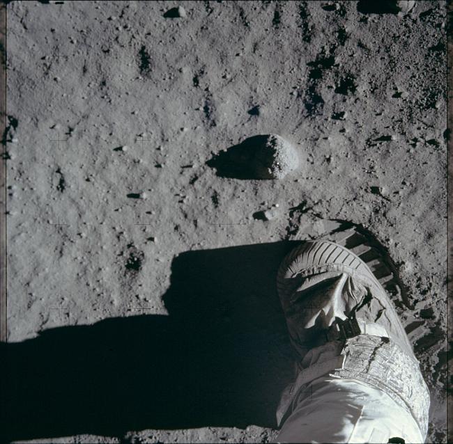 أرشيف أبوللو آلاف الصور المذهلة التي لم ترها من قبل لبعثات ناسا للقمر!